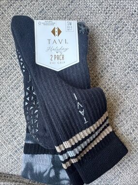 TAVI Women’s Black Holiday Kai Grip Socks - 2 Pack